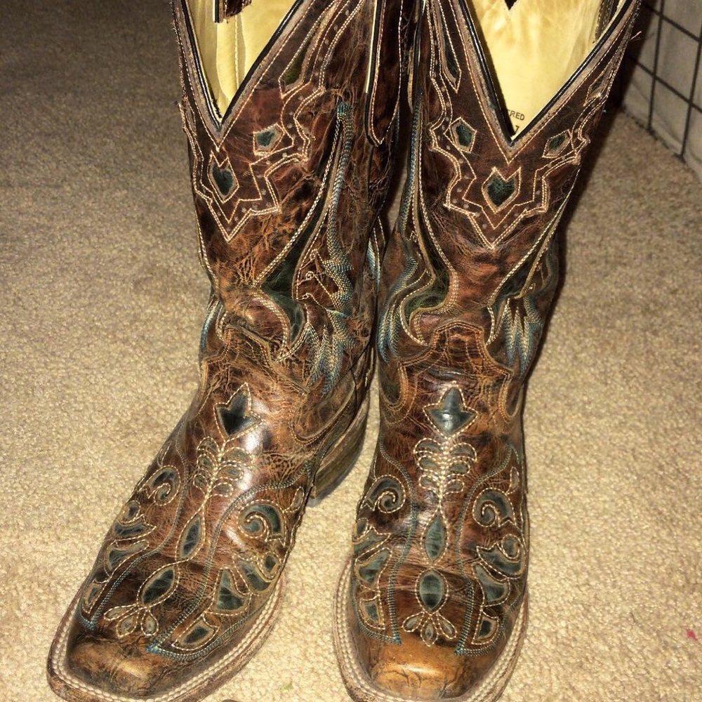 ❌SOLD❌ Turquoise Inlay Corral Boots
